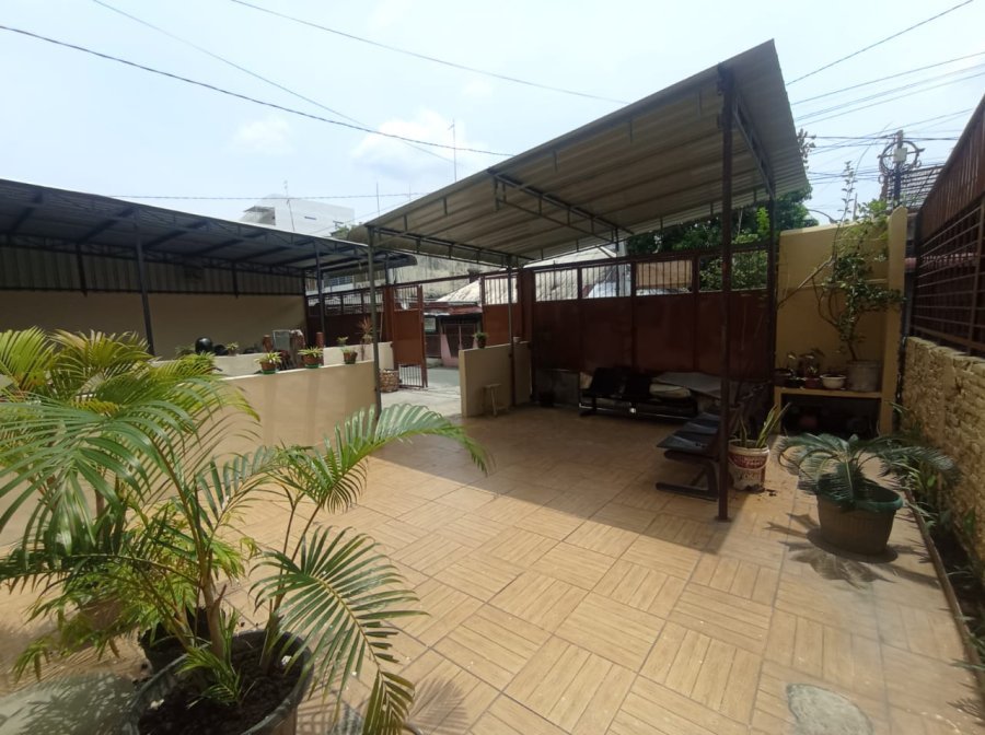 Foto 2 Three Building Kost