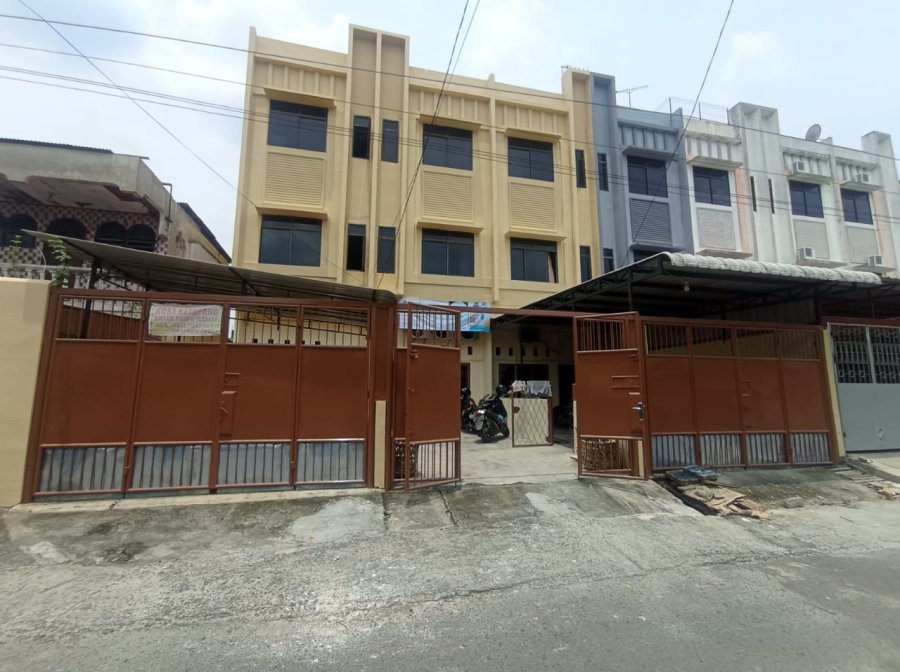 Foto Three Building Kost